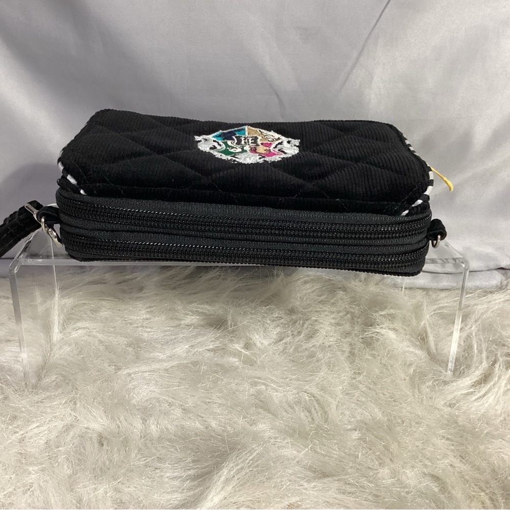 SOLD……..Vera Bradley Harry Potter RFID Black Hogwarts Zippered Travel Wristl - Picture 5 of 12